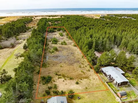 995 50th Ln, Seaview, WA 98644