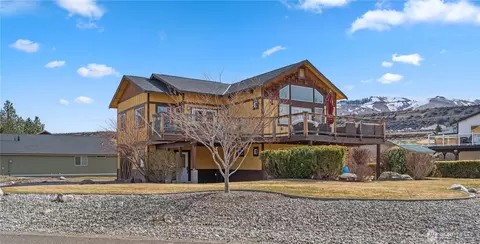180 Lakeview Ave, Orondo, WA 98843