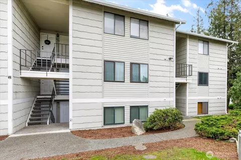 91 SE 11th Ave #205, Oak Harbor, WA 98277