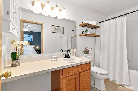 Bath - 1011 Riddell Ave NE, Orting, WA 98360 photo 2 of 3