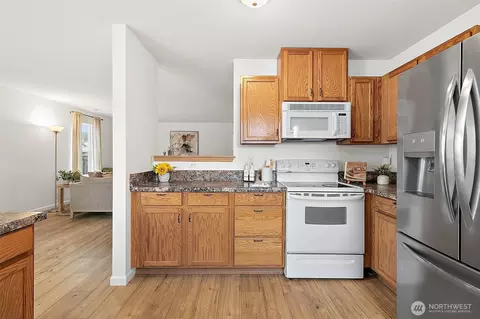 Kitchen - 1011 Riddell Ave NE, Orting, WA 98360 photo 4 of 7