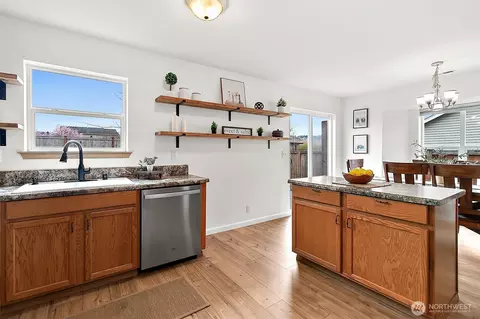 Kitchen - 1011 Riddell Ave NE, Orting, WA 98360 photo 6 of 7