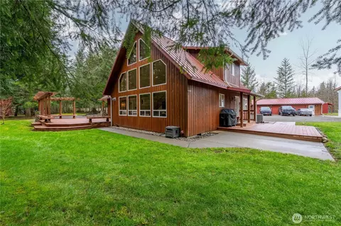 37213 W Lake Walker Dr SE, Enumclaw, WA 98022