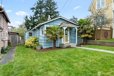 416 4th St, Anacortes, WA 98221