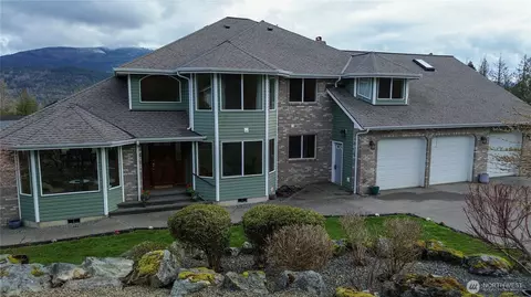 13240 Buchanan Ln, Mount Vernon, WA 98273