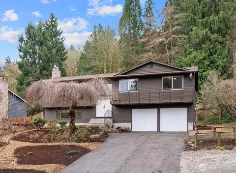 8421 NE 169 St, Kenmore, WA 98028