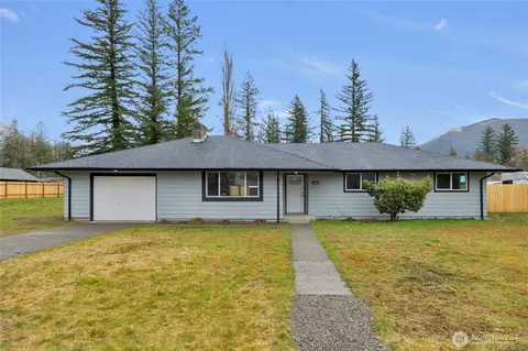 244 5th St, Gold Bar, WA 98251