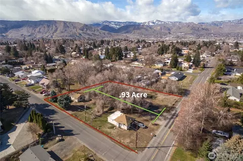 1588 3rd St NE, East Wenatchee, WA 98802