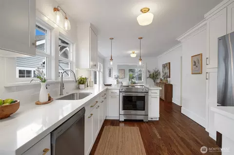Kitchen - 720 N 46th St, Seattle, WA 98103 photo 5 of 7