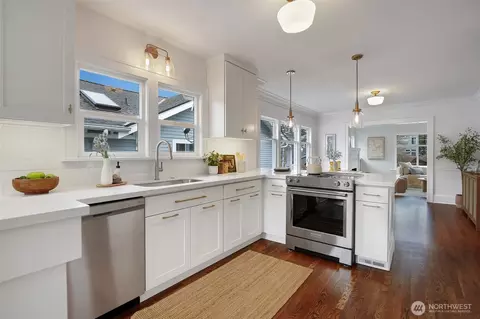 Kitchen - 720 N 46th St, Seattle, WA 98103 photo 3 of 7