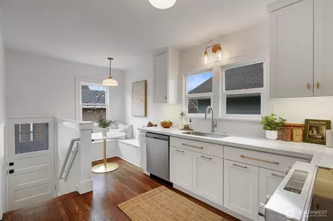 Kitchen - 720 N 46th St, Seattle, WA 98103 photo 6 of 7