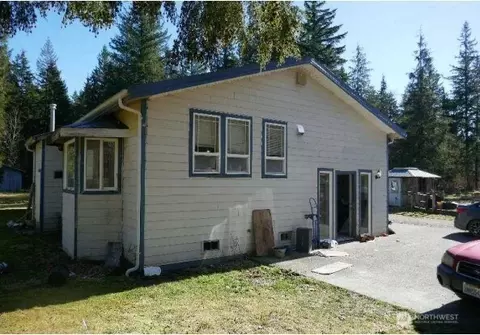 8730 Greentree Ln, Maple Falls, WA 98266
