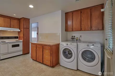 725 N 88th St, Seattle, WA 98103 photo 16