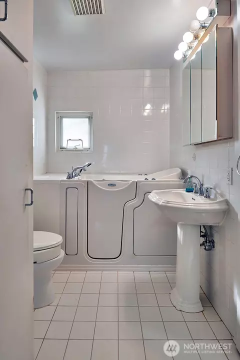 725 N 88th St, Seattle, WA 98103 photo 18