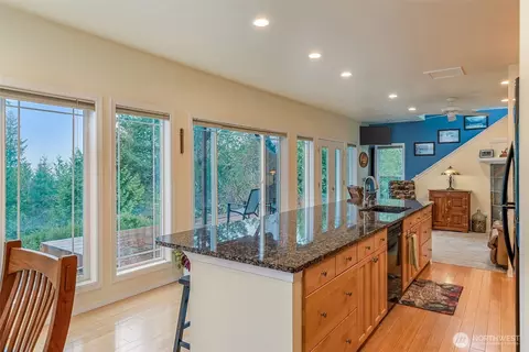 Kitchen - 712 Jupiter Loop Rd, Brinnon, WA 98320 photo 2 of 4