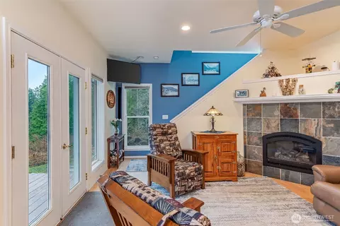 Living - 712 Jupiter Loop Rd, Brinnon, WA 98320 photo 1 of 2