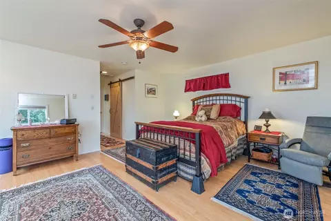 Bedroom - 712 Jupiter Loop Rd, Brinnon, WA 98320 photo 1 of 5