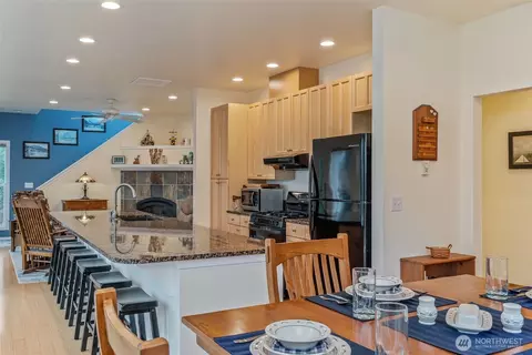 Kitchen - 712 Jupiter Loop Rd, Brinnon, WA 98320 photo 1 of 4
