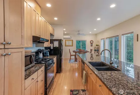 Kitchen - 712 Jupiter Loop Rd, Brinnon, WA 98320 photo 4 of 4
