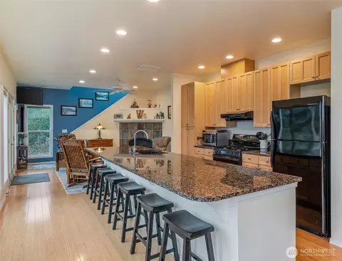 Kitchen - 712 Jupiter Loop Rd, Brinnon, WA 98320 photo 3 of 4