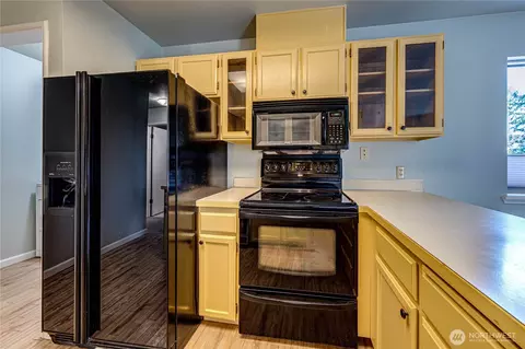 Kitchen - 300 N Sequim Ave #12 D, Sequim, WA 98382 photo 5 of 5