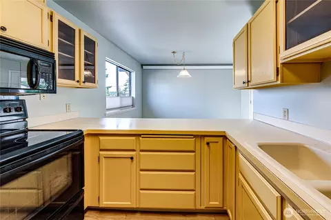 Kitchen - 300 N Sequim Ave #12 D, Sequim, WA 98382 photo 4 of 5