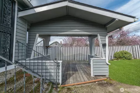 Exterior - 1601 Virginia Ave, Everett, WA 98201 photo 3 of 7