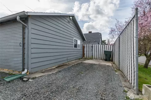 Exterior - 1601 Virginia Ave, Everett, WA 98201 photo 6 of 7
