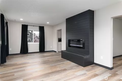 Living - 1601 Virginia Ave, Everett, WA 98201 photo 2 of 6
