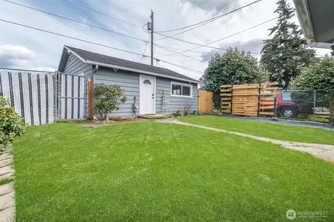 Exterior - 1601 Virginia Ave, Everett, WA 98201 photo 2 of 7