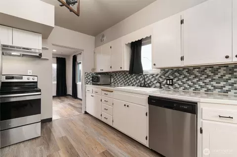 Kitchen - 1601 Virginia Ave, Everett, WA 98201 photo 2 of 3