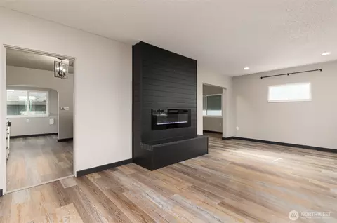 Living - 1601 Virginia Ave, Everett, WA 98201 photo 3 of 6