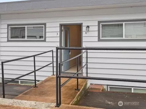 2102 NW Kelly Dr #3, Vancouver, WA 98665