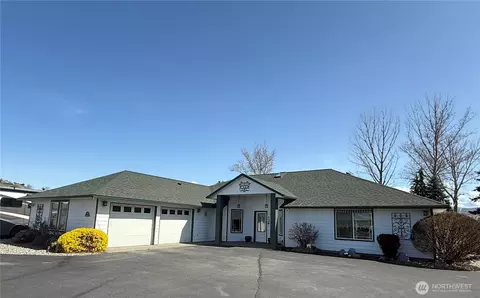 726 Kenwood St, Omak, WA 98841