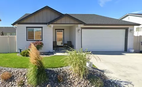 166 S Nevada Ave, East Wenatchee, WA 98802