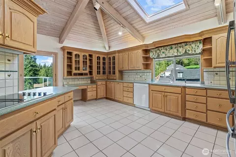 Kitchen - 265 Sunset Dr, Longview, WA 98632 photo 1 of 2