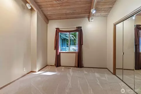 Bedroom - 265 Sunset Dr, Longview, WA 98632 photo 2 of 3