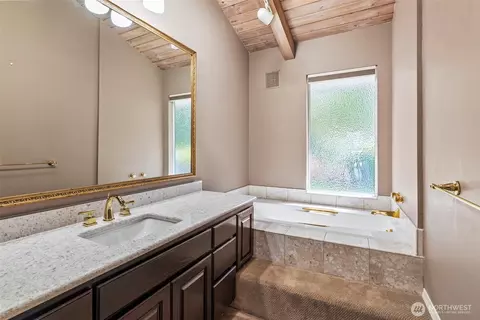 Bath - 265 Sunset Dr, Longview, WA 98632 photo 2 of 2