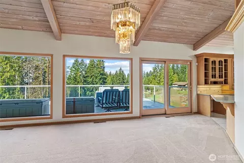 Living - 265 Sunset Dr, Longview, WA 98632 photo 2 of 4