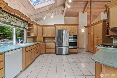 Kitchen - 265 Sunset Dr, Longview, WA 98632 photo 2 of 2