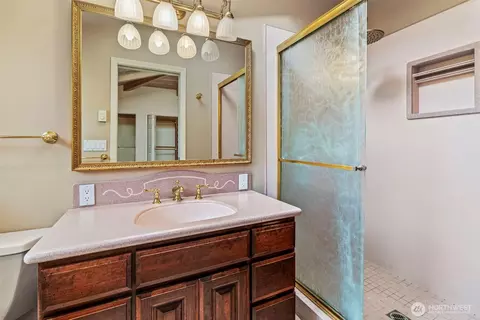Bath - 265 Sunset Dr, Longview, WA 98632 photo 1 of 2