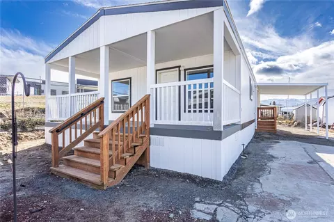 455 9th St NE #14, East Wenatchee, WA 98802