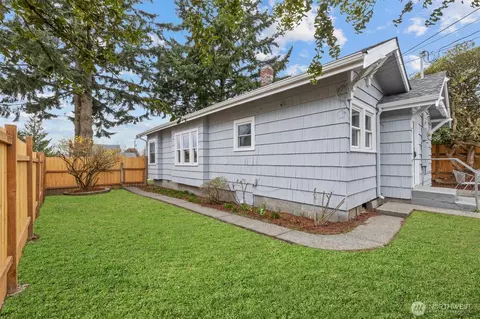 Exterior - 2321 Rainier Ave, Everett, WA 98201 photo 5 of 8
