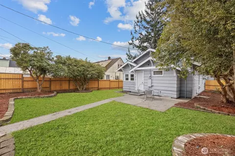 Exterior - 2321 Rainier Ave, Everett, WA 98201 photo 7 of 8