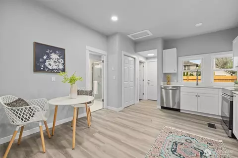 Entry Way - 2321 Rainier Ave, Everett, WA 98201 photo 3 of 3