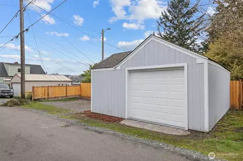 Exterior - 2321 Rainier Ave, Everett, WA 98201 photo 8 of 8