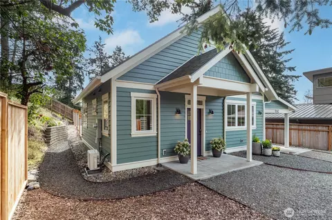 1642 Cherry St, Port Townsend, WA 98368