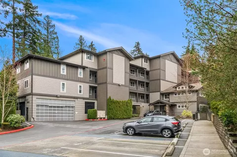 18609 SE Newport Way #104, Issaquah, WA 98027