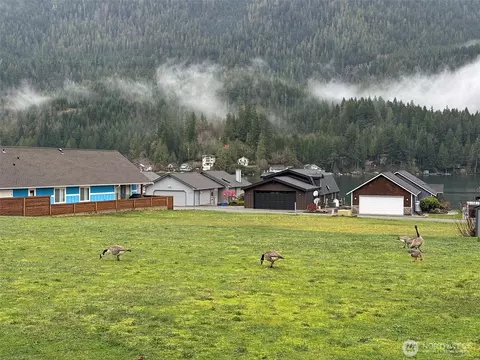 999 Maple Grove Rd, Port Angeles, WA 98363
