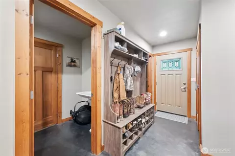 Entry Way - 8329 N Telegraph Rd, Everson, WA 98247 photo 6 of 6